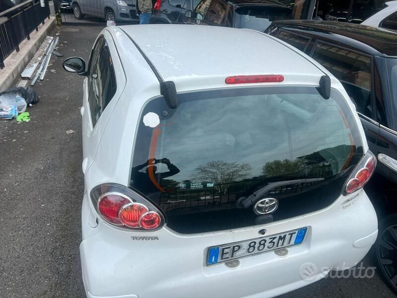 Usata Toyota Aygo 68 CV (50 kW) 2013 Bianco Utilitaria