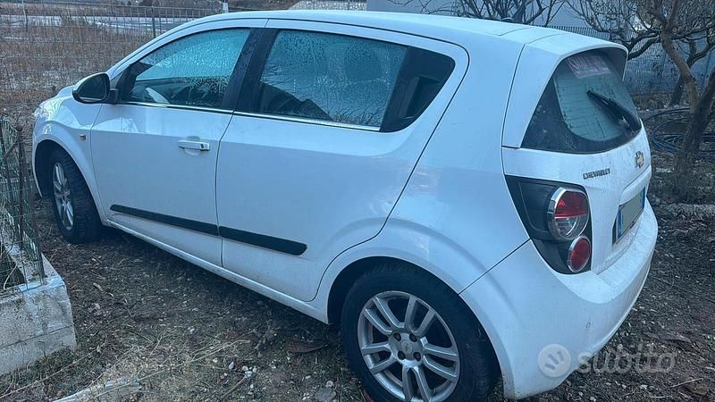 Usata Chevrolet Aveo 69 CV (50 kW) 2013 Bianco Berlina