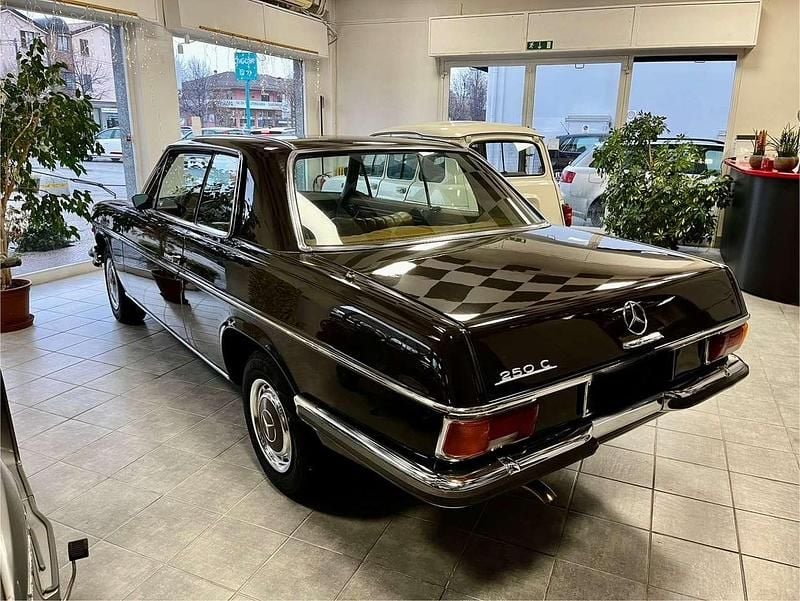 Usata Mercedes 250 131 CV (96 kW) 1970 Marrone Coupé