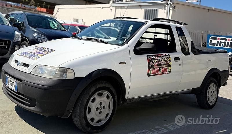 Usata Fiat Strada 80 CV (58 kW) 2003 Bianco Pick-up