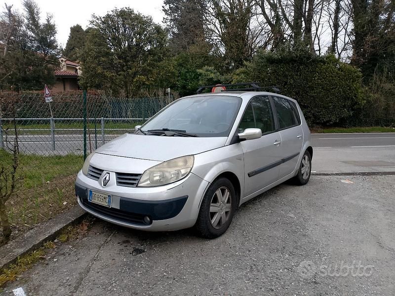 Usata Renault Scénic II 130 CV (95 kW) 2006 Grigio Monovolume