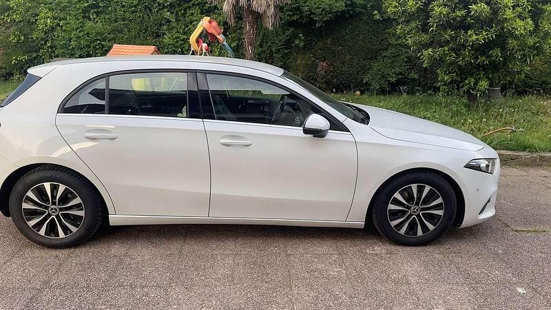 Usata Mercedes A180 Business 116 CV (85 kW) 2021 Bianco Berlina