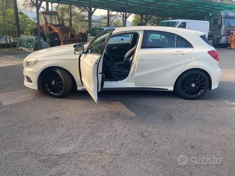 Bianco Usata 2014 Mercedes A180 Premium Tre volumi | 12.000 € (Buon prezzo) - Immagine 1/4