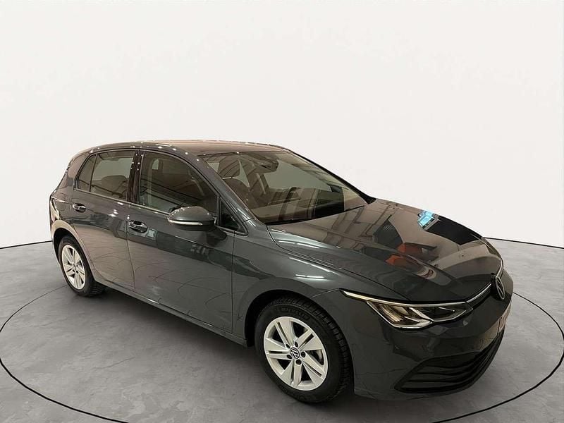 Grigio Usata 2023 VW Golf Life Berlina | 20.900 € (Ottimo prezzo) - Immagine 1/4