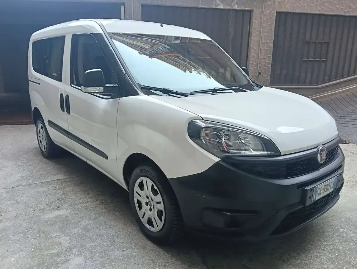Usata Fiat Doblò Easy 95 CV (69 kW) 2020 Bianco Monovolume