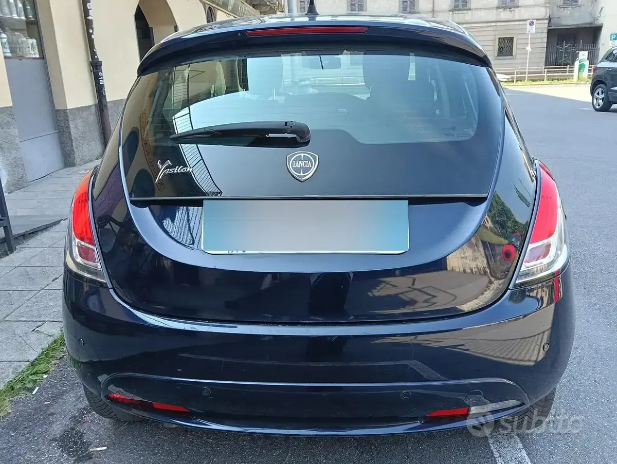 Usata Lancia Ypsilon 69 CV (50 kW) 2016 Blu Utilitaria