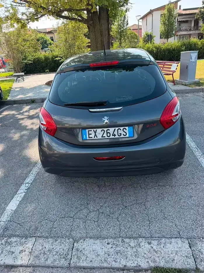Usata Peugeot 208 82 CV (60 kW) 2014 Grigio Utilitaria