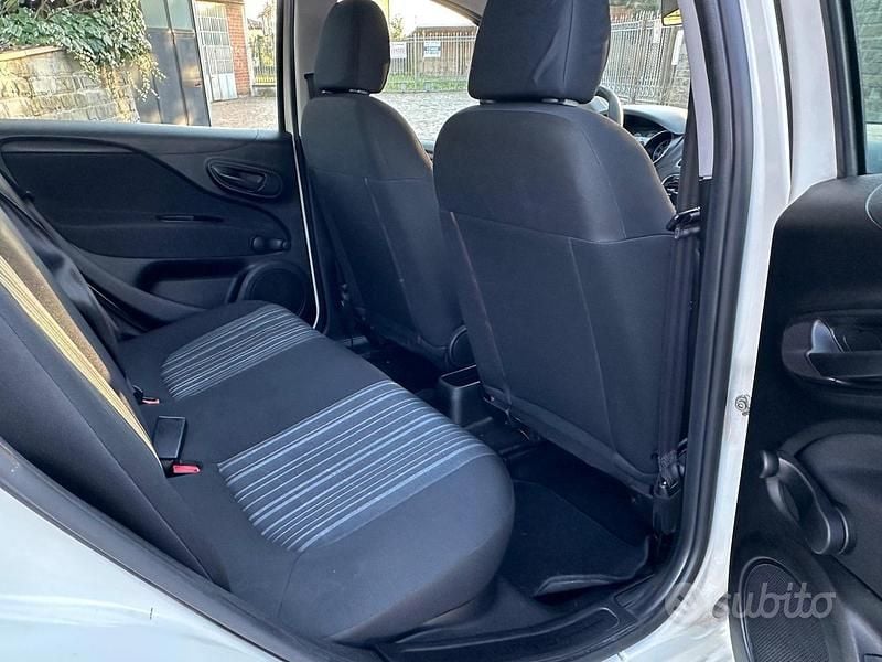 Usata Fiat Punto Evo Dynamic 77 CV (56 kW) 2011 Bianco Utilitaria
