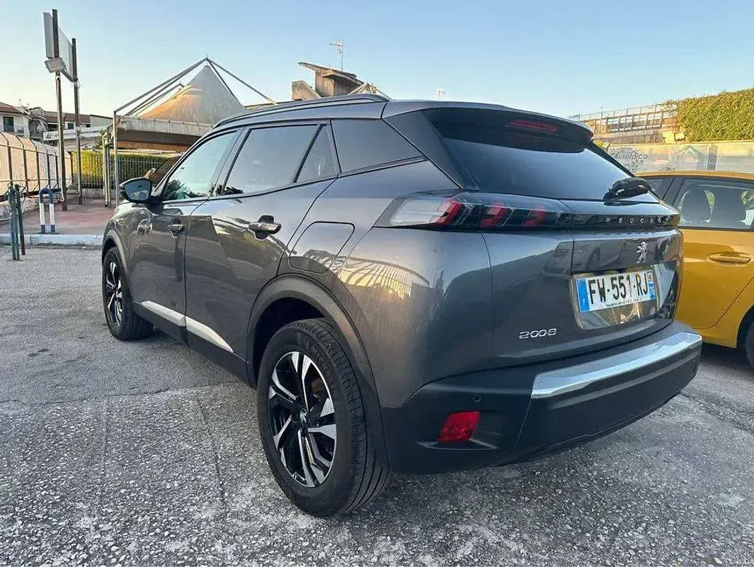 Usata Peugeot 2008 Allure 102 CV (75 kW) 2021 Grigio SUV