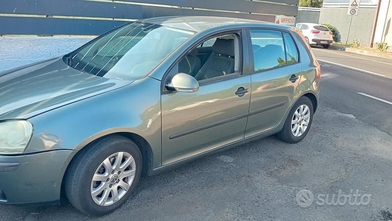 Usata VW Golf IV 140 CV (102 kW) 2004 Grigio Berlina