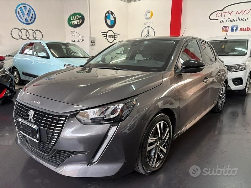 Usata Peugeot 208 Allure 101 CV (74 kW) 2023 Grigio Utilitaria