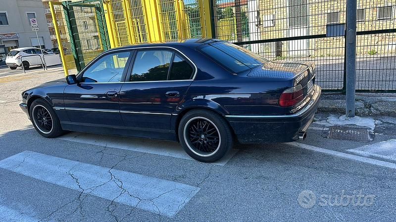 Usata BMW 730 193 CV (141 kW) 2000 Blu Berlina