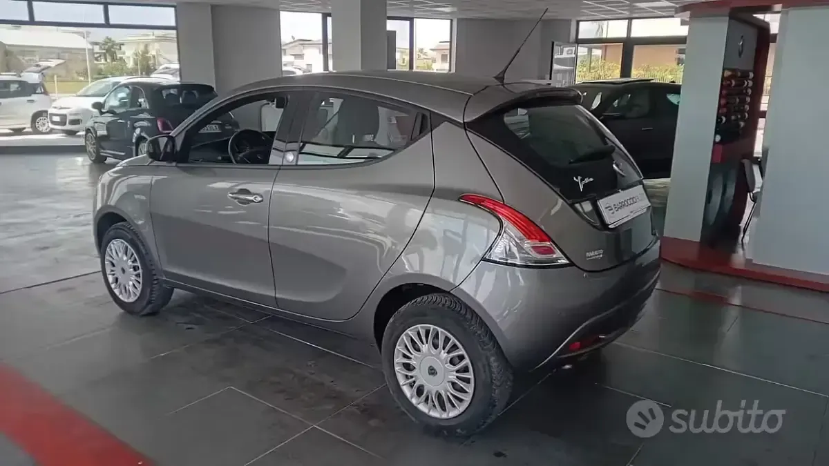 Usata Lancia Ypsilon Gold 80 CV (58 kW) 2016 Grigio Utilitaria