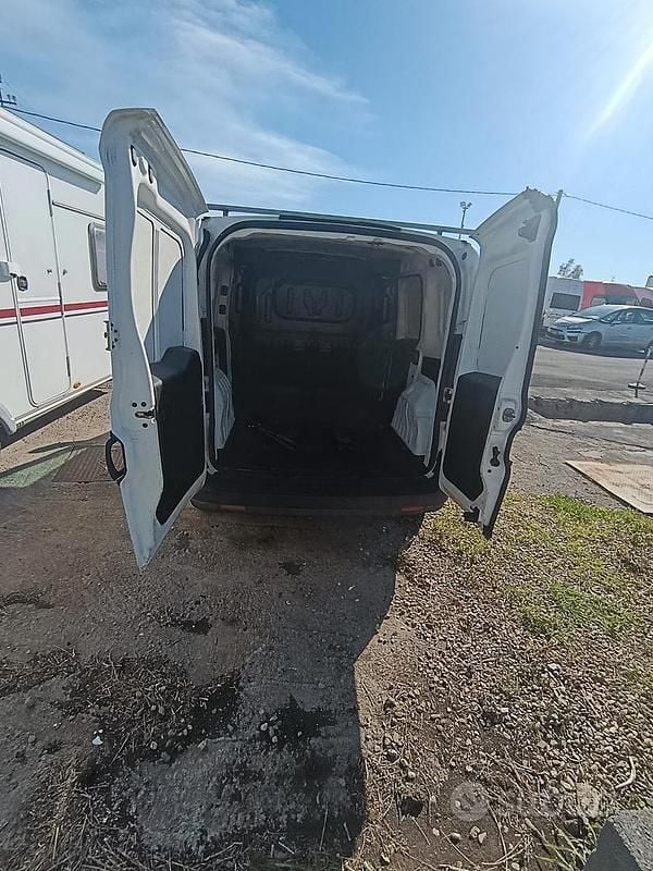 Usata Fiat Doblò 105 CV (77 kW) 2015 Bianco Monovolume