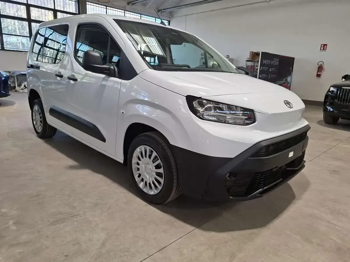 Nuova Toyota Proace City City 100 CV (73 kW) 2026 Bianco Monovolume