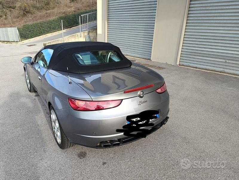 Usata Alfa Romeo Spider 200 CV (147 kW) 2007 Grigio Cabrio