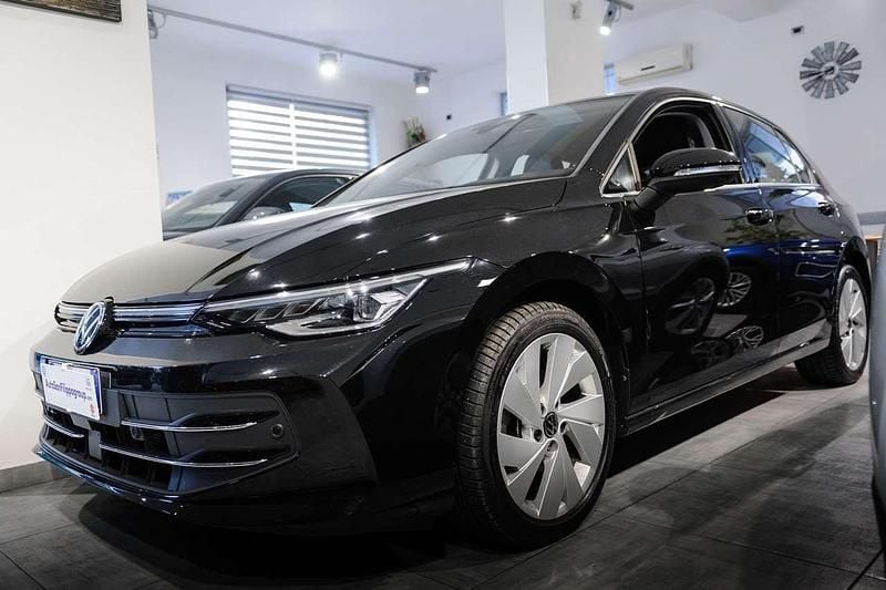 Usata VW Golf VIII Style 150 CV (110 kW) 2025 Nero perla met Berlina