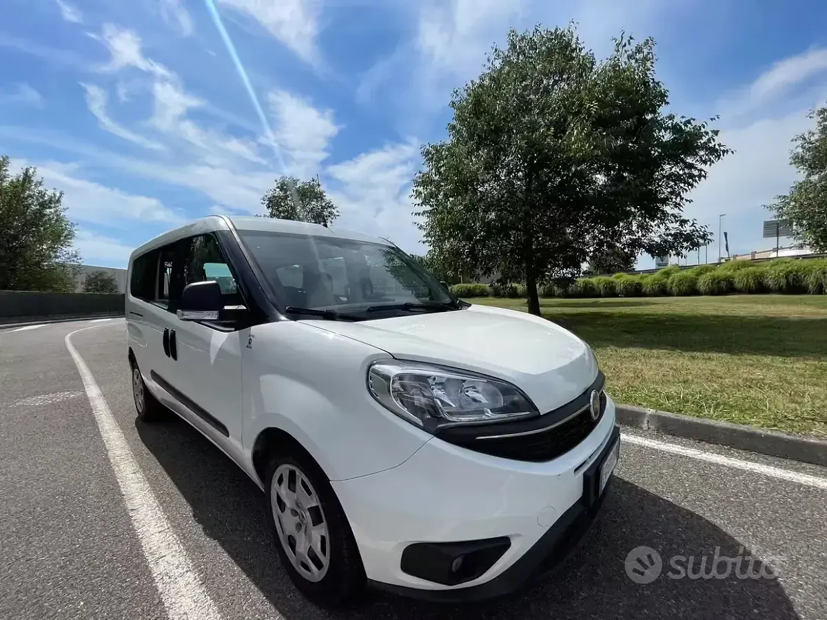 Usata Fiat Doblò Easy 105 CV (77 kW) 2017 Bianco Monovolume