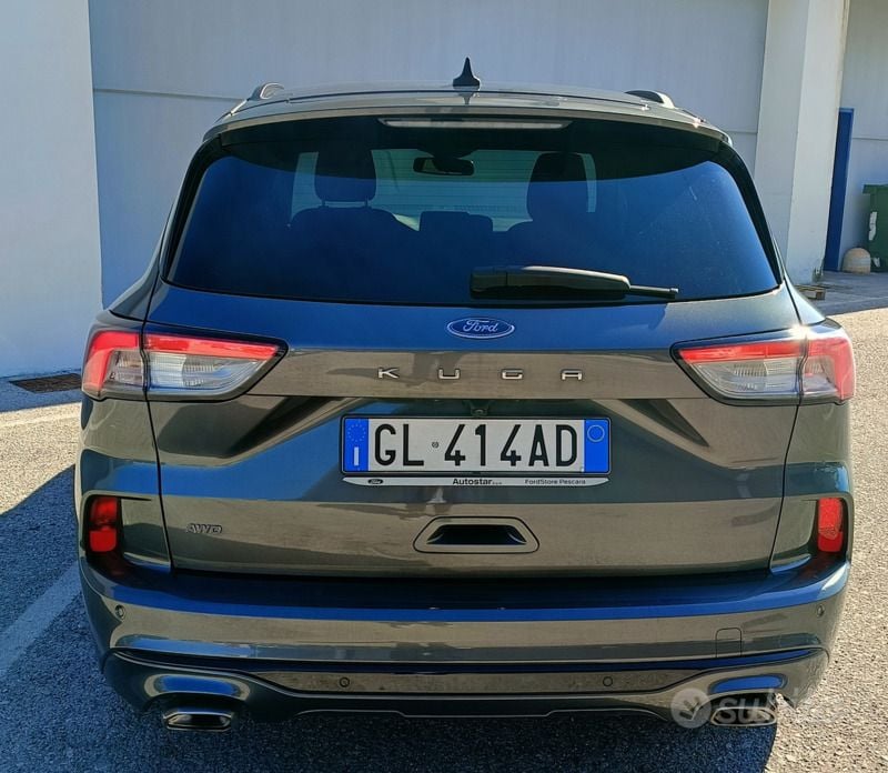 Usata Ford Kuga ST-Line 120 CV (88 kW) 2022 Grigio SUV