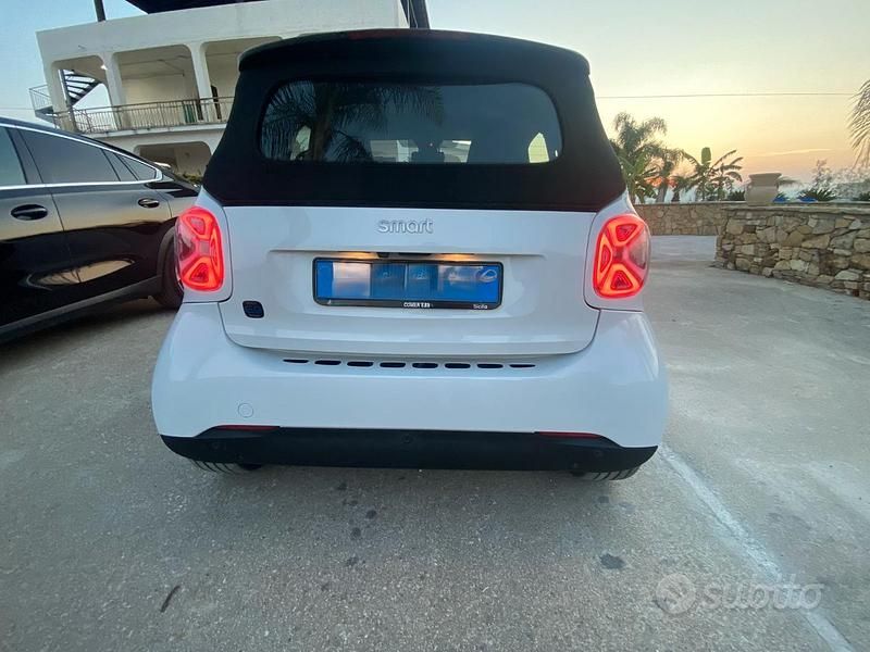 Usata Smart ForTwo Electric Drive Pulse 41 kW (56 CV) 2021 Bianco Cabrio