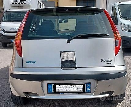 Usata Fiat Punto 131 CV (96 kW) 2000 Grigio Utilitaria