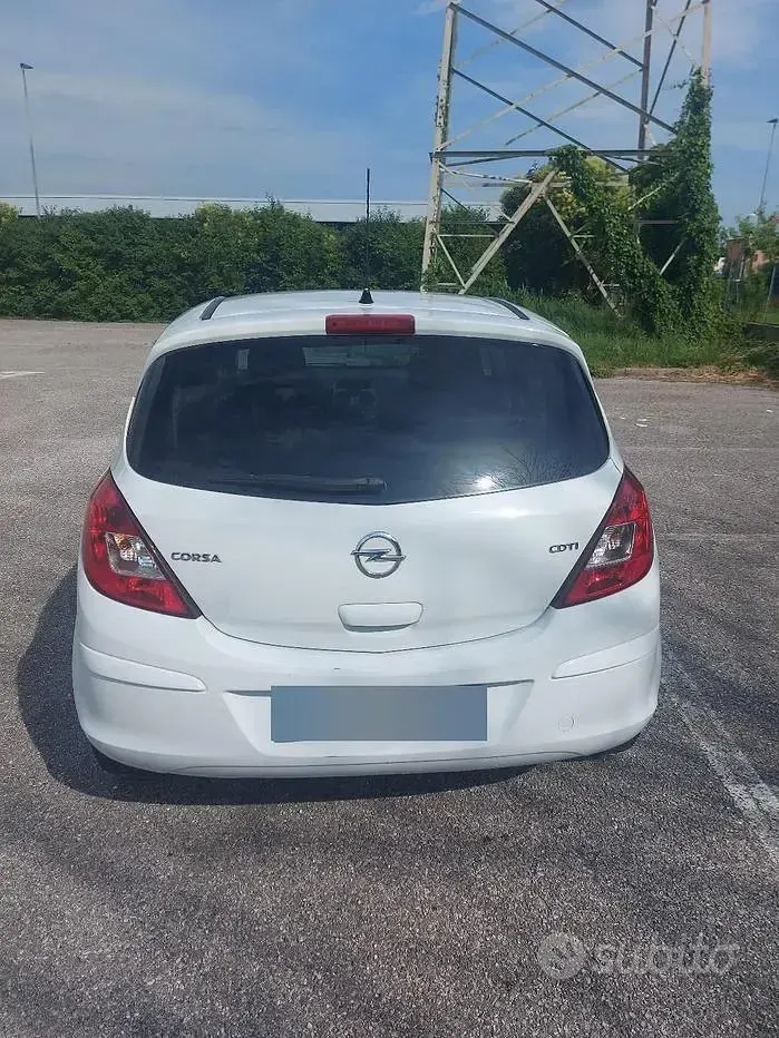 Usata Opel Corsa 75 CV (55 kW) 2012 Bianco Utilitaria