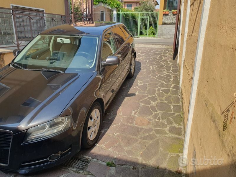 Nero Usata 2011 Audi A3 Tre volumi | 49.000 € (Buon prezzo) - Immagine 1/4