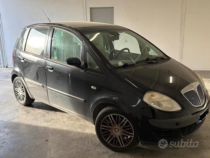 Usata Lancia Musa 90 CV (66 kW) 2007 Nero Monovolume