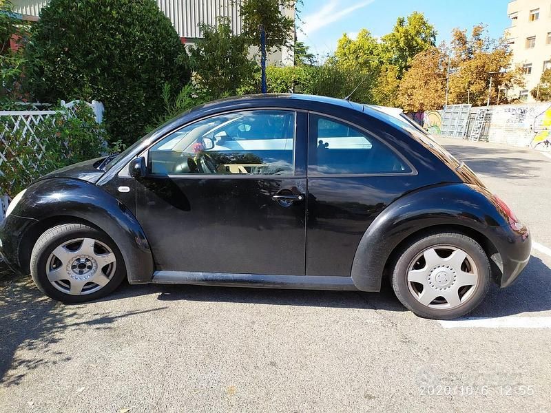 Usata VW Beetle 90 CV (66 kW) 2001 Nero Berlina