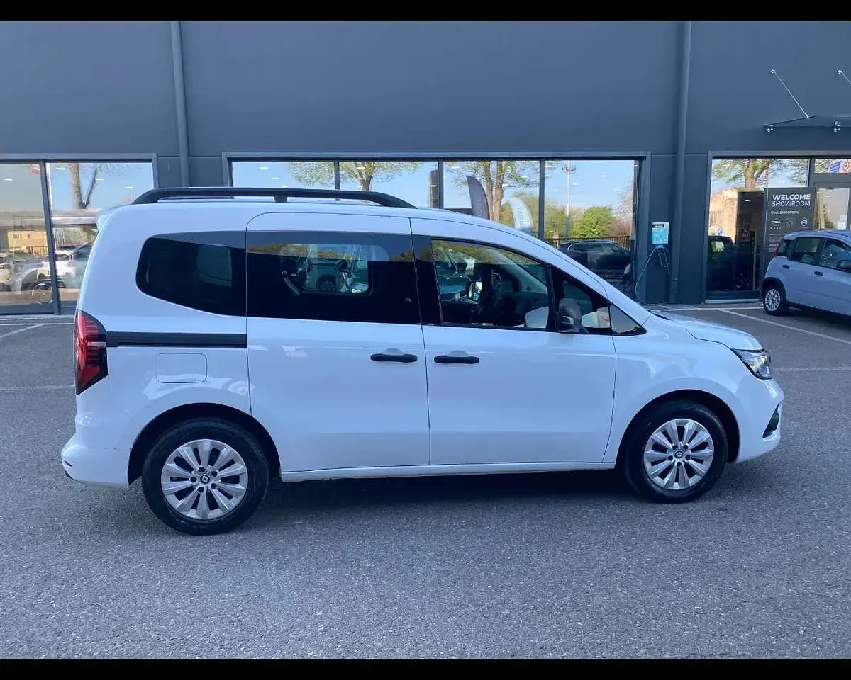 Usata Renault Kangoo 116 CV (85 kW) 2024 Bianco Monovolume