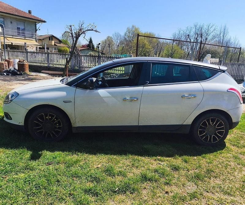 Usata Lancia Delta 120 CV (88 kW) 2009 Utilitaria