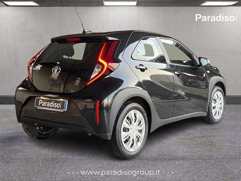 Käytetty Toyota Aygo X Active 72 HP (52 kW) 2025 Musta Katumaasturi