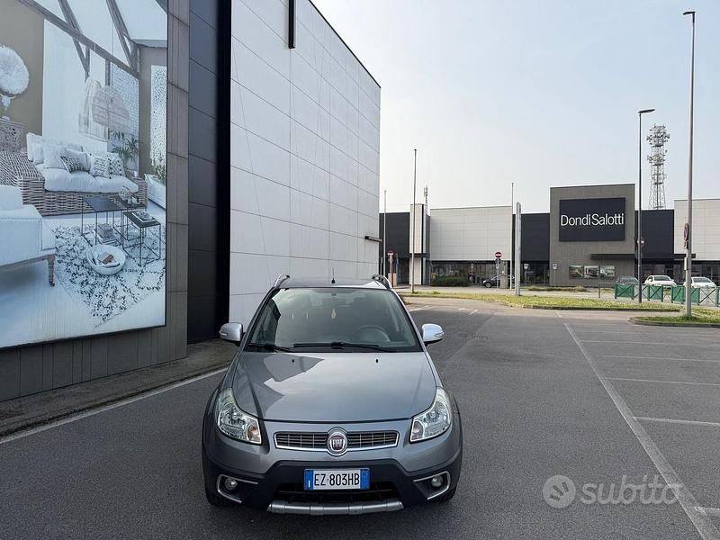 Usata Fiat Sedici Emotion 120 CV (88 kW) 2012 Grigio SUV