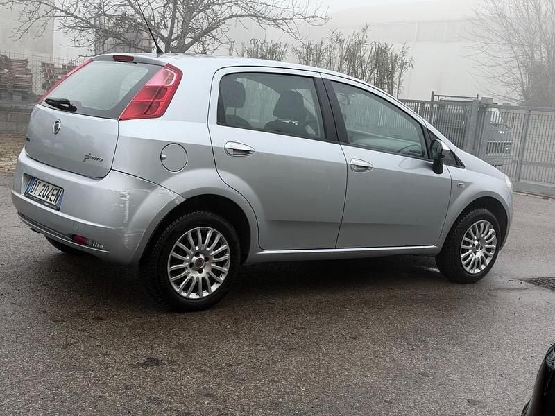 Usata Fiat Grande Punto Dynamic 69 CV (50 kW) 2008 Grigio Utilitaria