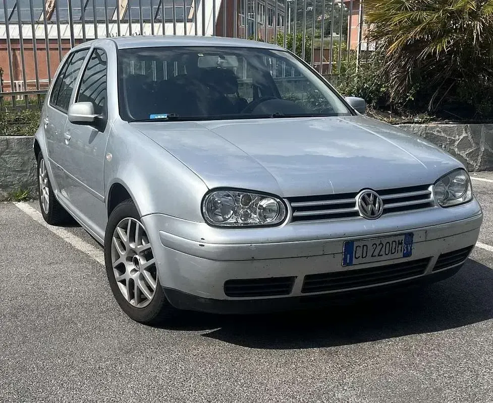 Usata VW Golf IV 105 CV (77 kW) 2003 Berlina