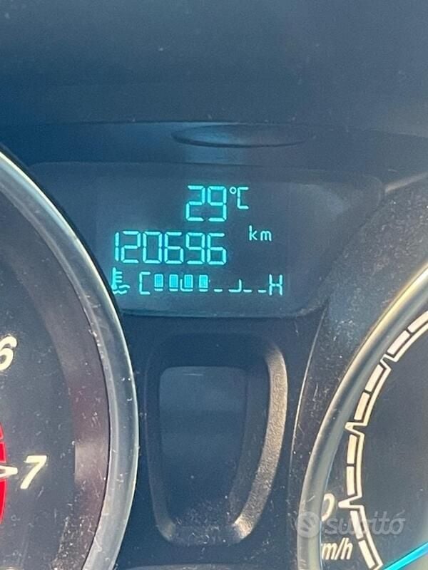 Usata Ford Fiesta 100 CV (73 kW) 2015 Blu Utilitaria