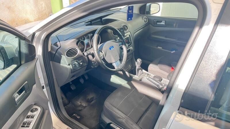 Usata Ford Focus Titanium 110 CV (80 kW) 2009 Grigio Berlina