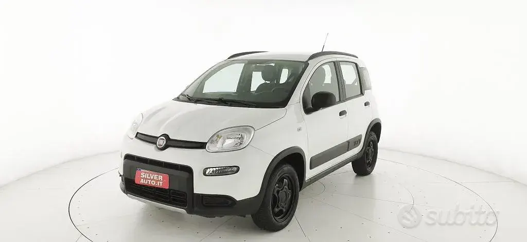 Usata Fiat Panda 4x4 S 84 CV (61 kW) 2019 Bianco pastello Utilitaria
