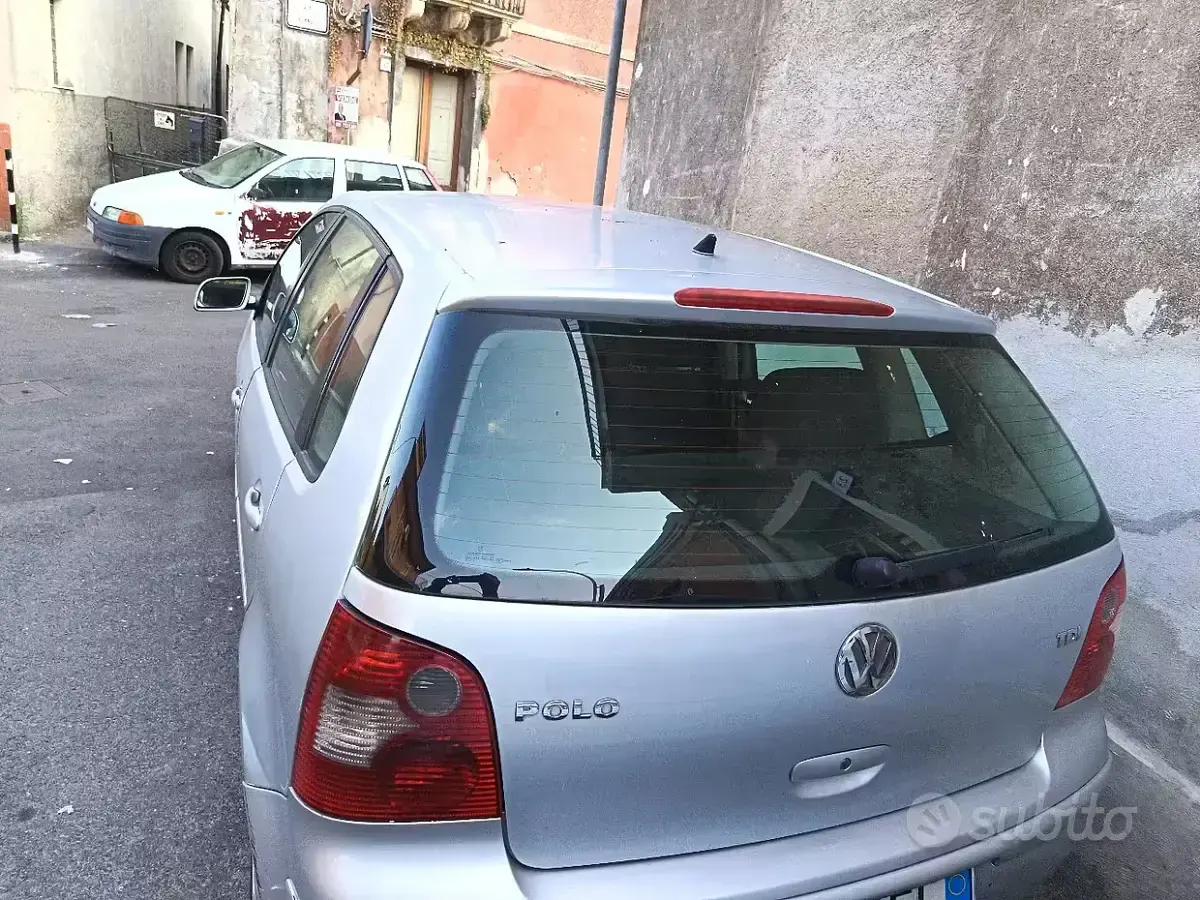 Usata VW Polo 75 CV (55 kW) 2004 Grigio Utilitaria