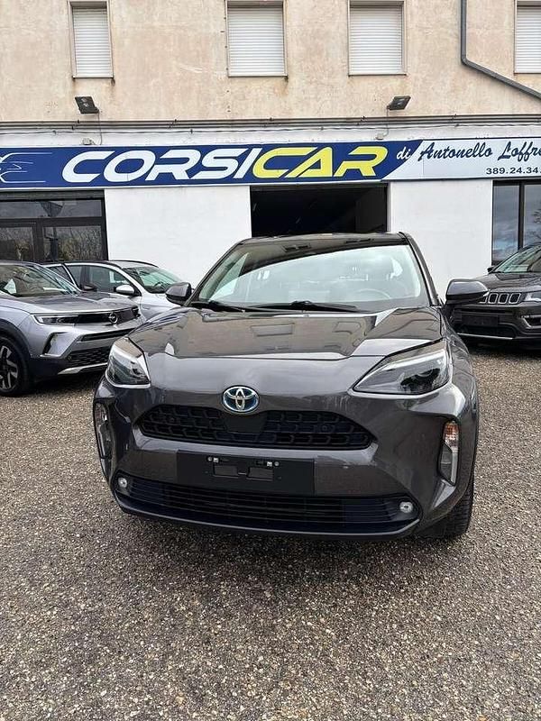 Usata Toyota Yaris Hybrid Business Edition 92 CV (67 kW) 2022 Grigio Station wagon