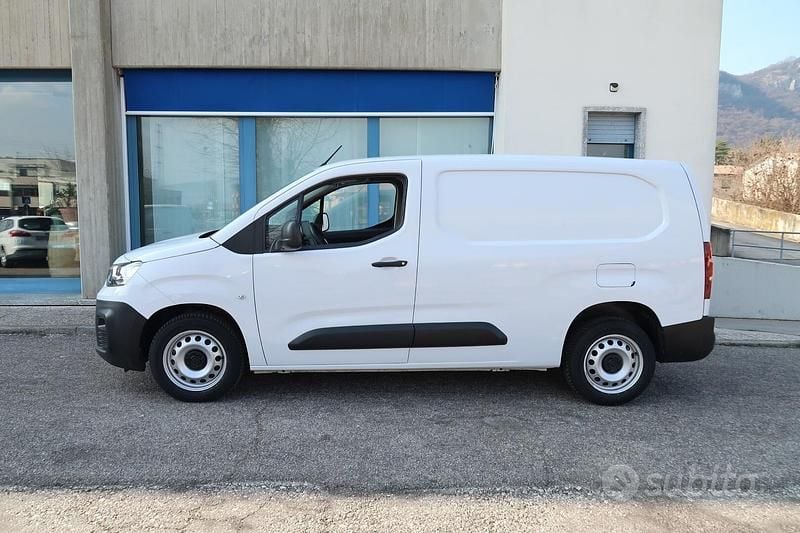 Usata Fiat Doblò 100 CV (73 kW) 2023 Bianco Monovolume