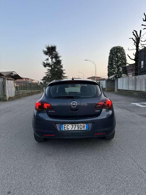 Usata Opel Astra Cosmo 116 CV (85 kW) 2010 Berlina