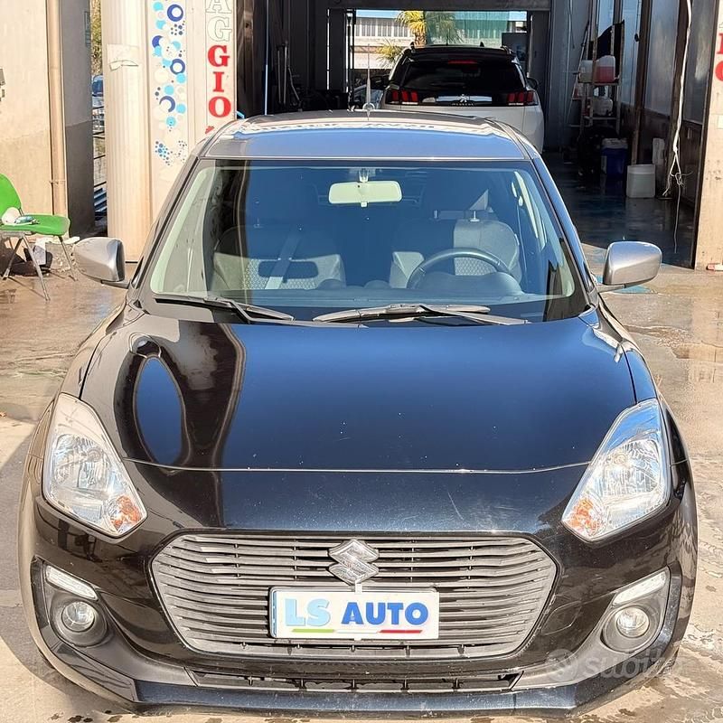 Usata Suzuki Swift Cool 89 CV (65 kW) 2017 Nero Utilitaria