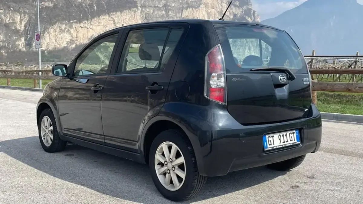 Usata Daihatsu Sirion 91 CV (66 kW) 2011 Nero Utilitaria