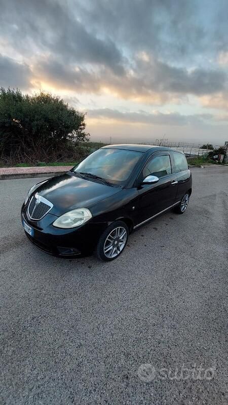 Usata Lancia Ypsilon 90 CV (66 kW) 2006 Nero Utilitaria