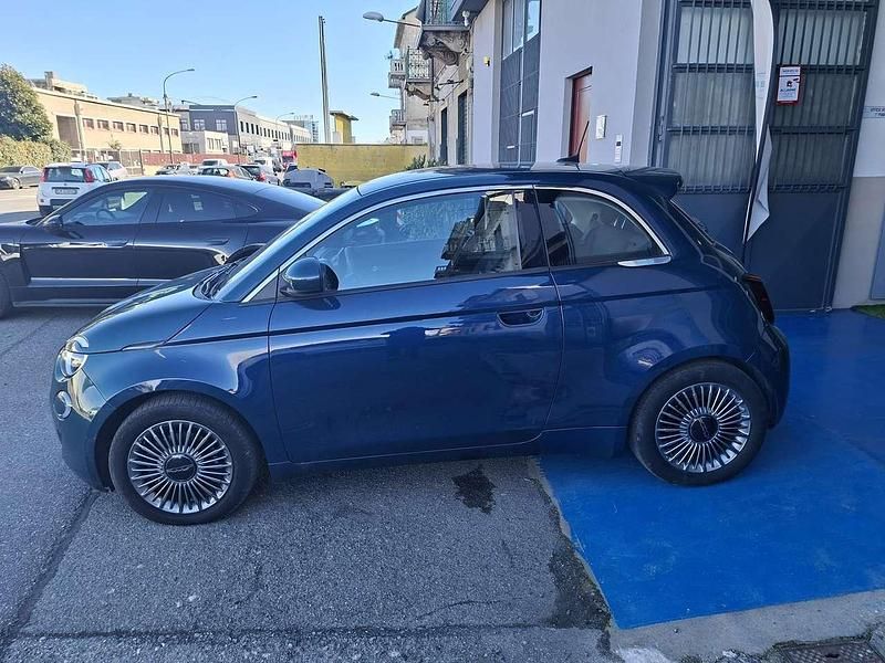 Usata Fiat 500e Business 42 kW (58 CV) 2020 Blu/azzurro Utilitaria