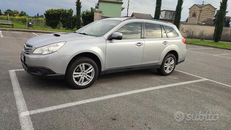 Usata Subaru Outback 150 CV (110 kW) 2012 Grigio SUV