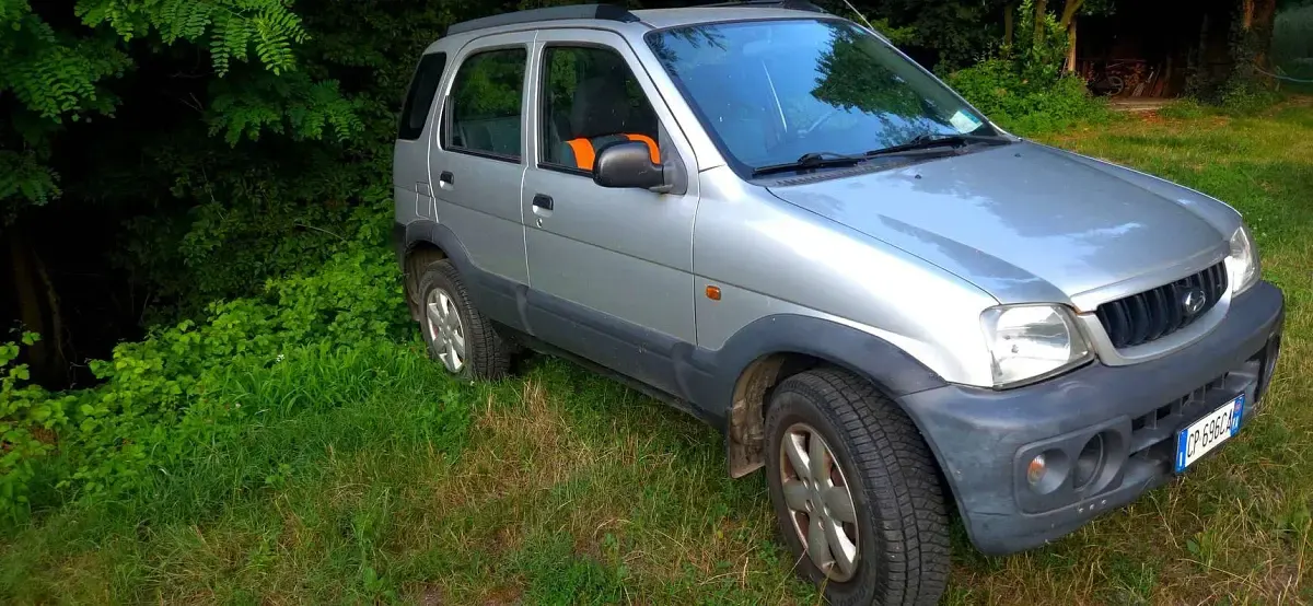 Usata Daihatsu Terios 83 CV (61 kW) 2004 Grigio SUV