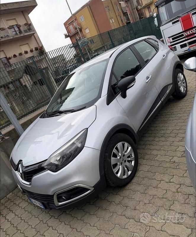 Usata Renault Captur Iconic 90 CV (66 kW) 2015 Grigio SUV