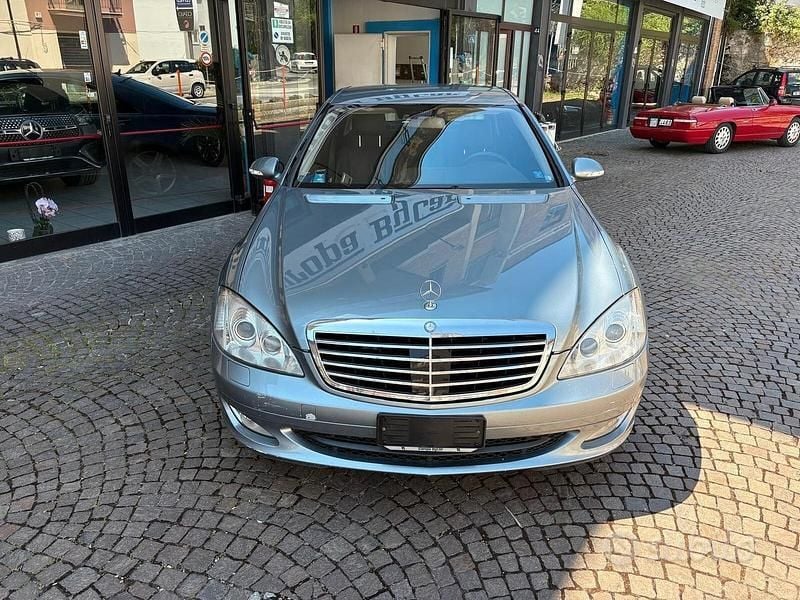 Grigio Usata 2008 Mercedes S320 Tre volumi | 8999 € (Buon prezzo) - Immagine 1/4